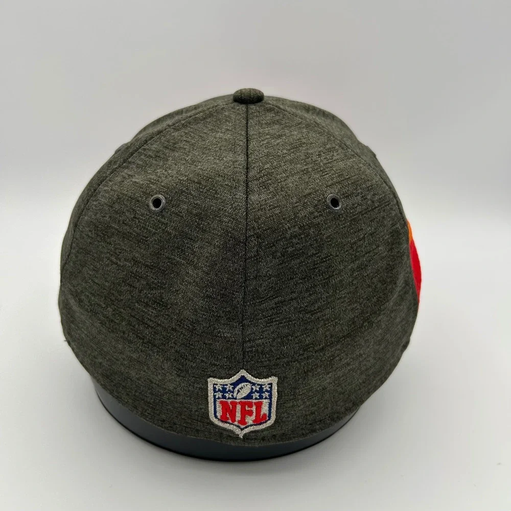 Tampa Bay Buccaneers Hat New Era 39THIRTY Mens L/XL Red Charcoal Sideline Sport